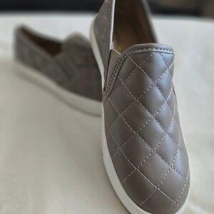 Seven Dials Quilted Slip-On Kids Sneakers - Gray